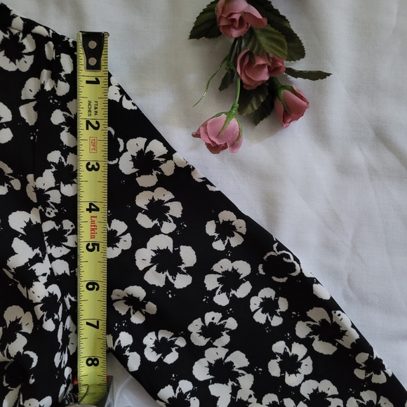 Size 2 - xs -  H&M Floral dress w/  tie belt black white - Picture 10 of 17
